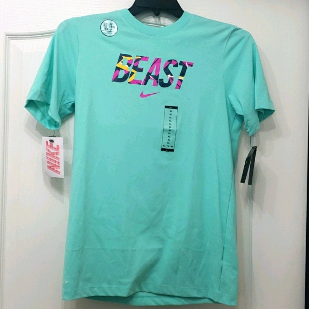 New with tags. Nike Boys T. Size xl